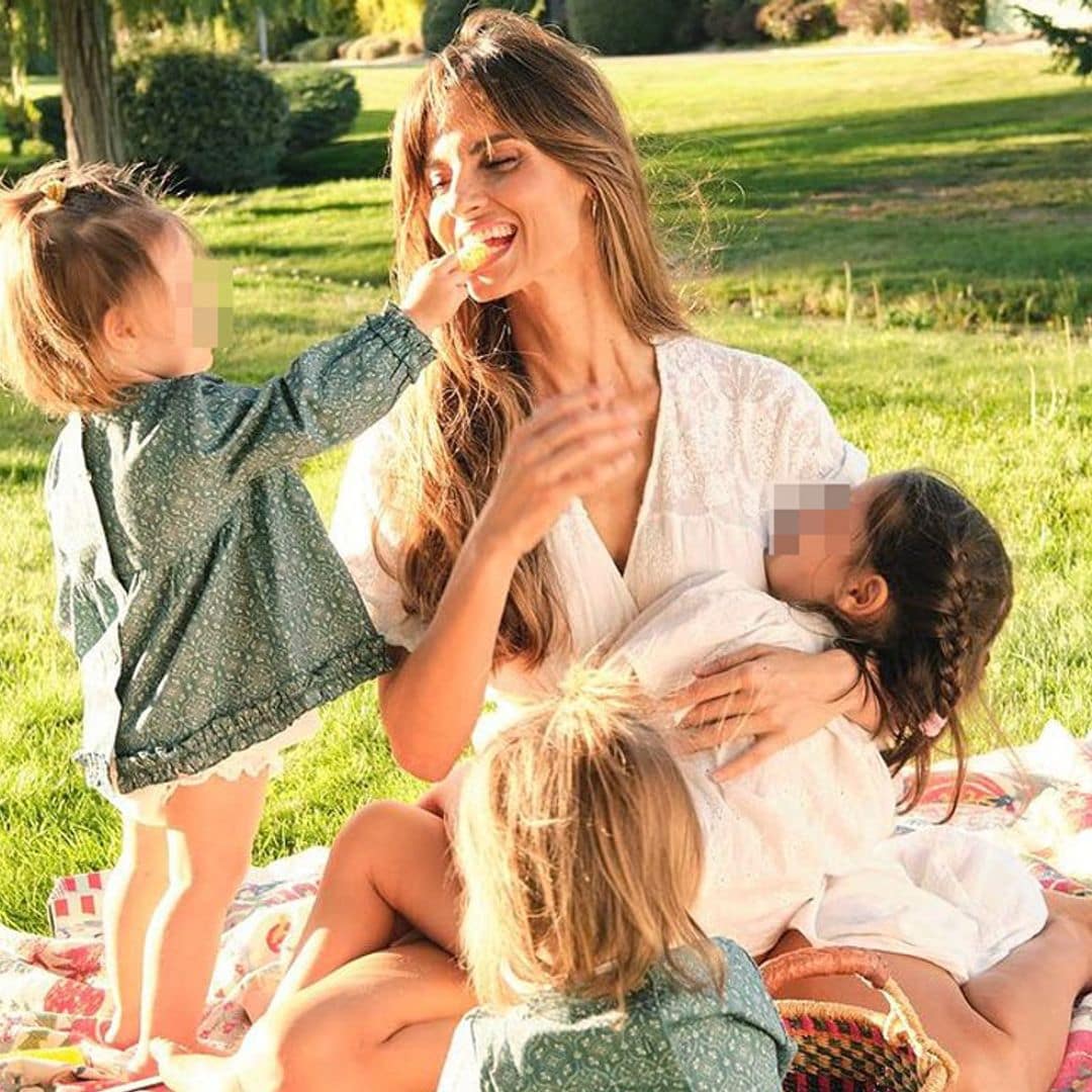 Pintar, hacer yoga... Ariadne Artiles inculca a sus hijas sus grandes pasiones