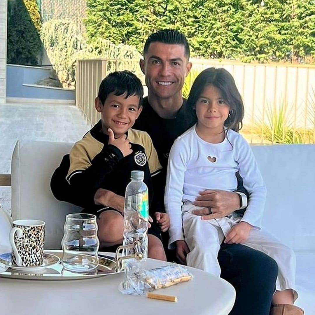 La emoción de Alana, Eva y Mateo al recibir una increíble sorpresa de su papá, Cristiano Ronaldo