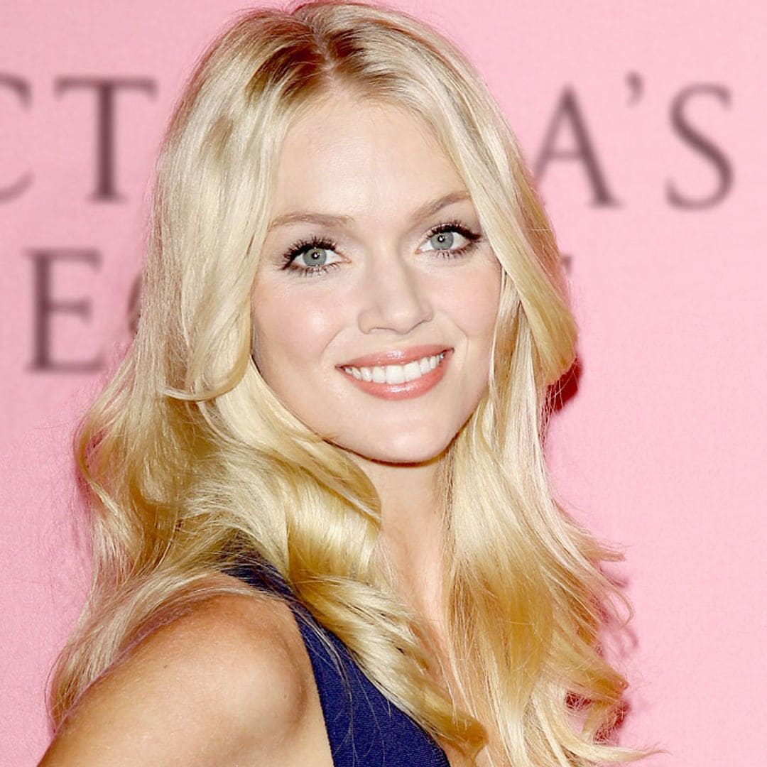 ¡Ya es mamá! El exángel Lindsay Ellingson posa con su primer hijo