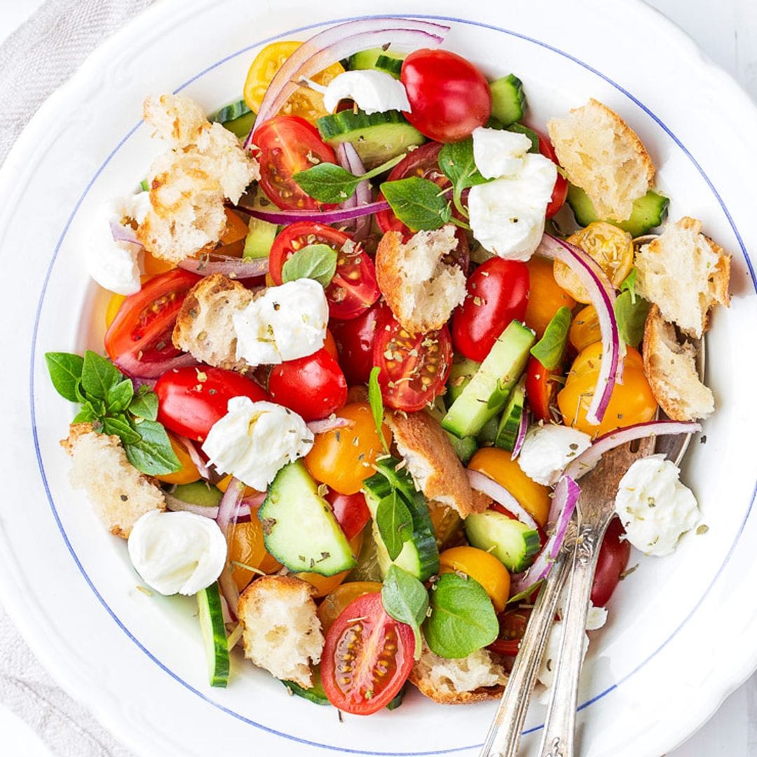 ‘Panzanella’: la ensalada italiana que nos recuerda al gazpacho (¡y que está deliciosa!)