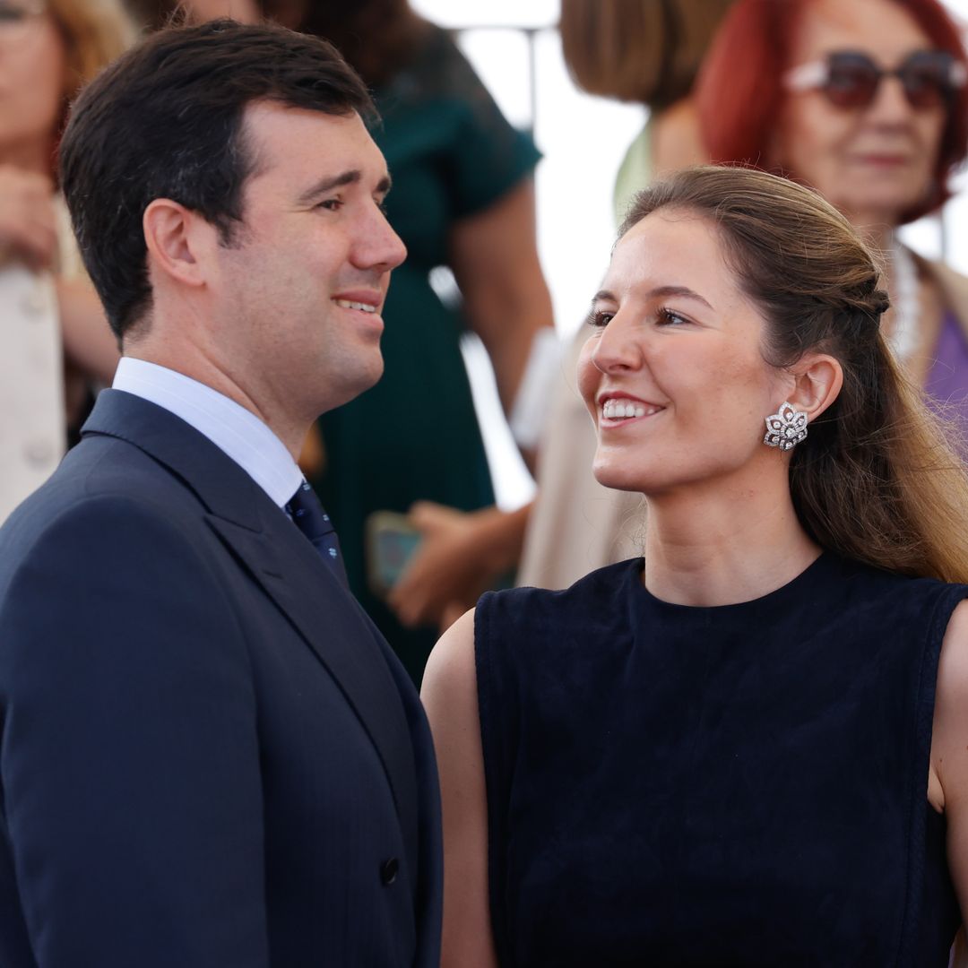 Victoria López-Quesada, muy emocionada en la jura de bandera de su hermano ante los Reyes