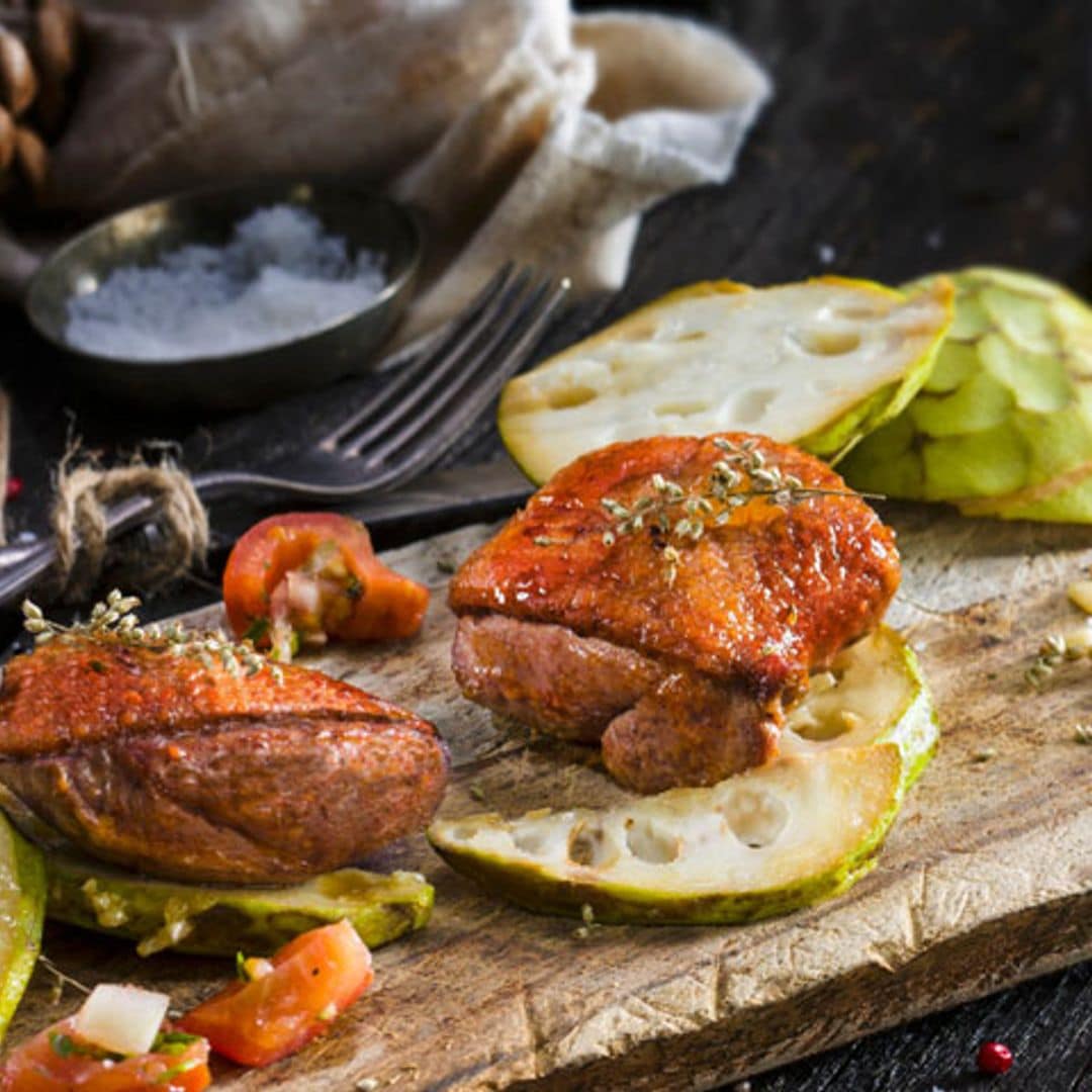 Pato marinado al horno con chirimoya a la plancha