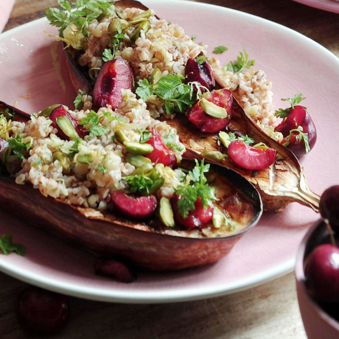 Berenjenas rellenas de bulgur y cerezas