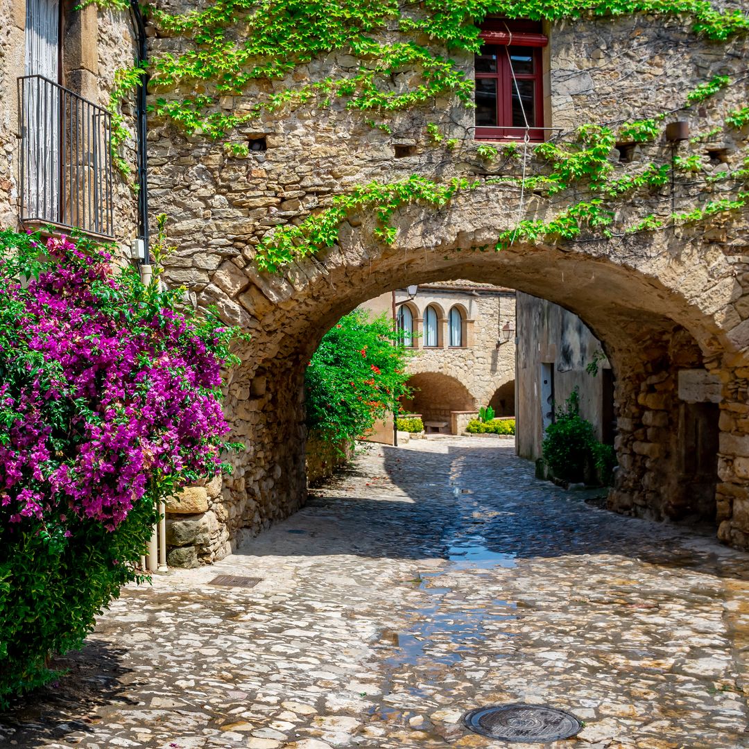 El pueblo medieval más bonito de la Toscana catalana que tiene un castillo inexpugnable