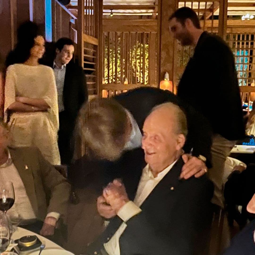 Miguel Urdangarin, felicitando a su abuelo el rey Juan Carlos