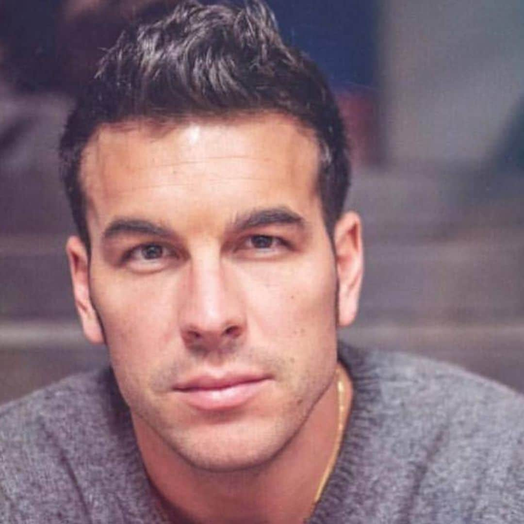 Mario Casas celebra su 34 cumpleaños con su hermano pequeño ¡y con un divertido baile!