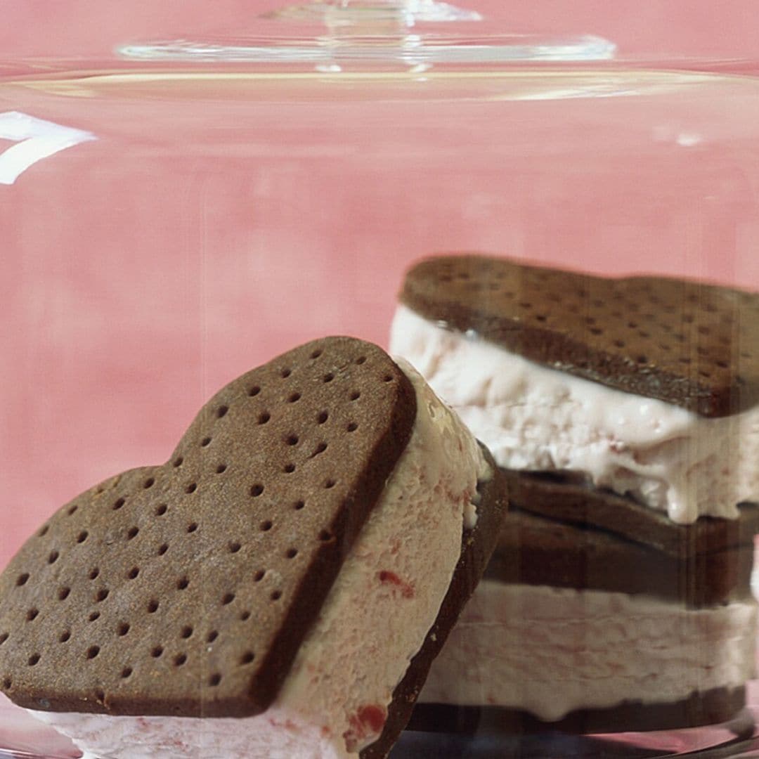 Sándwich de galletas de chocolate con helado