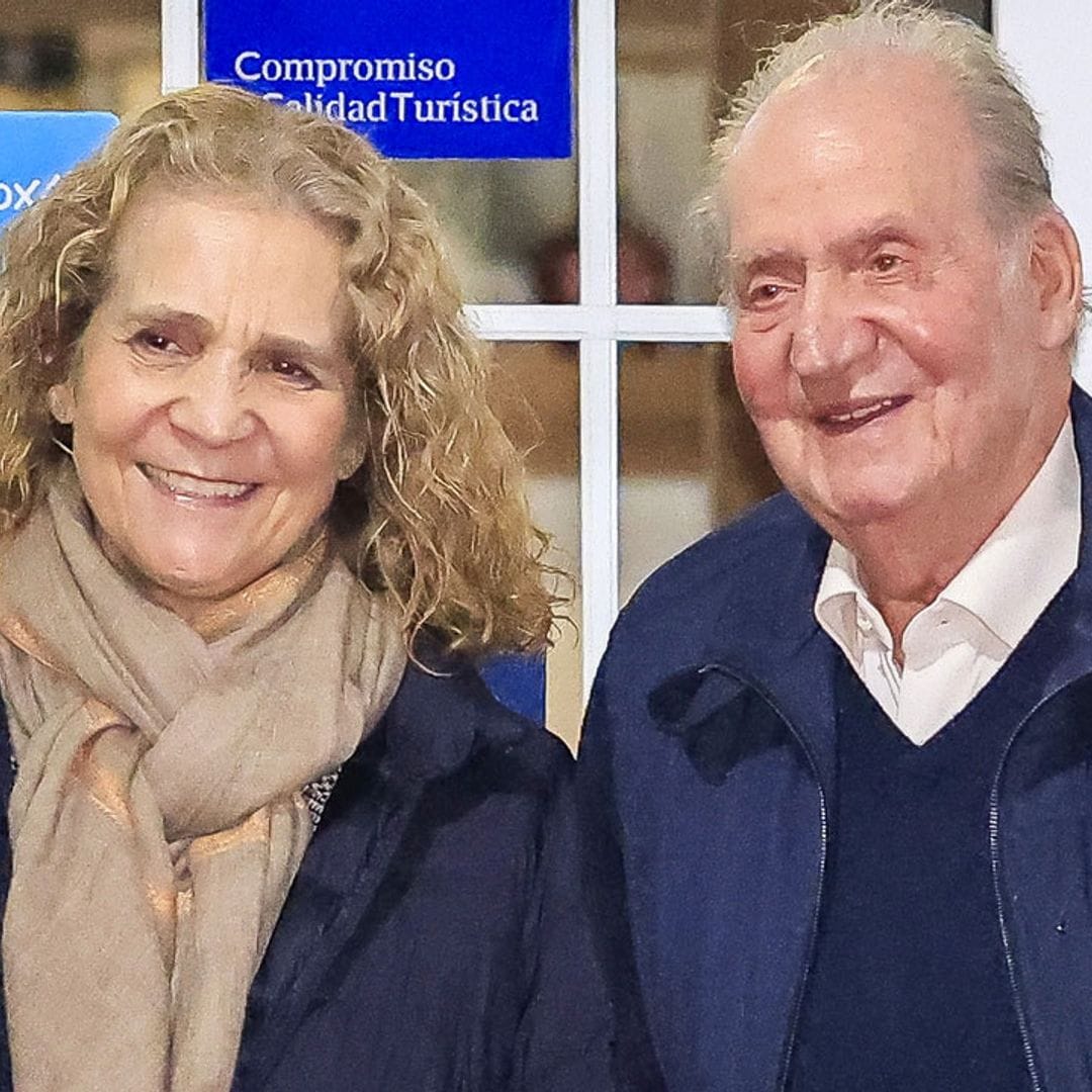 El rey Juan Carlos abandona Sanxenxo tras una agradable velada con la infanta Elena y la victoria de su barco el 'Bribón'