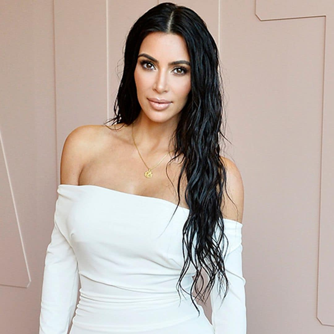 Kim Kardashian desvela los 4 cosméticos para el rostro que siempre compra