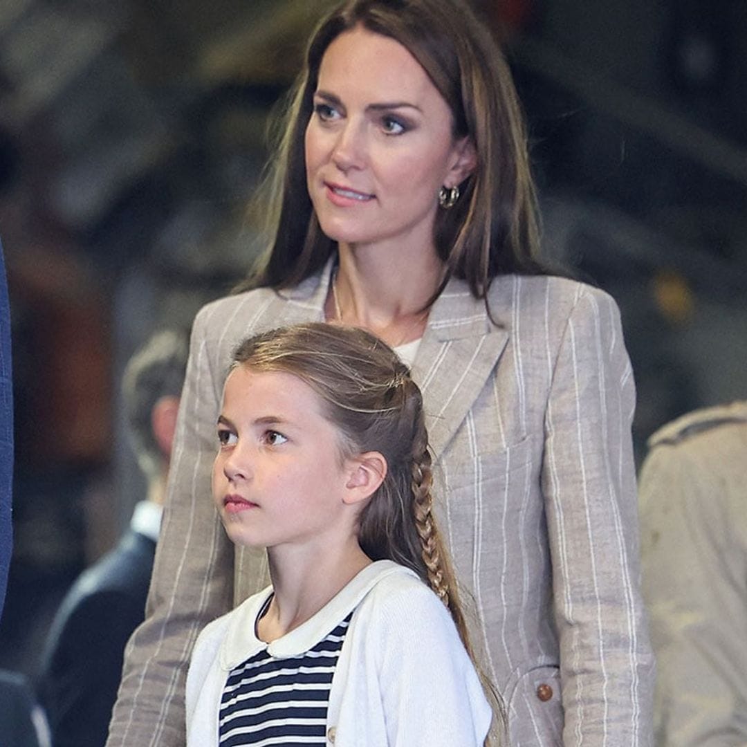 Kate y Charlotte echan mano de sus looks de confianza