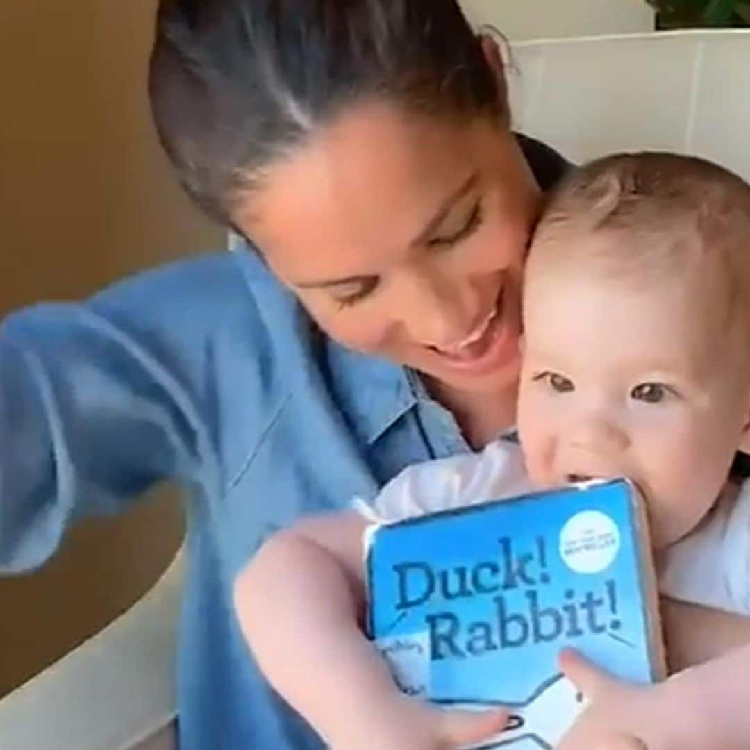 ¡Adorable! El vídeo de Archie leyendo un cuento con Meghan Markle al cumplir un añito