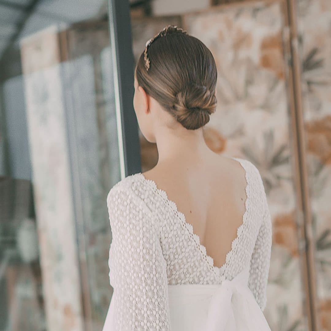 Moños de bailarina, el peinado fácil que favorece a todas las novias