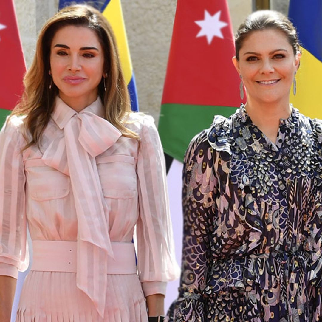 Las conexiones entre Rania de Jordania y Victoria de Suecia en su primer duelo de estilo