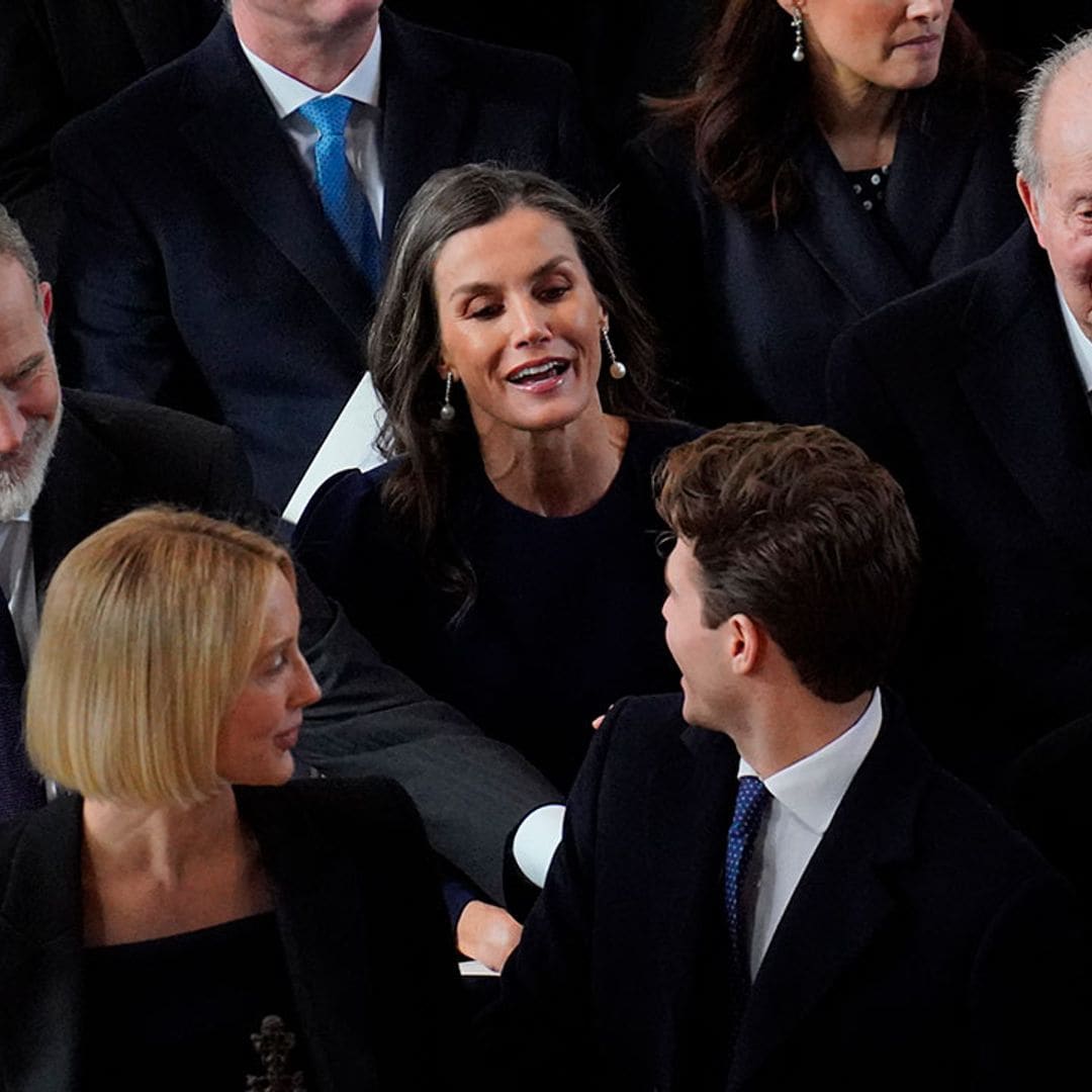 La cariñosa charla de los reyes Felipe y Letizia con Achileas, el hijo de Pablo y Marie-Chantal de Grecia