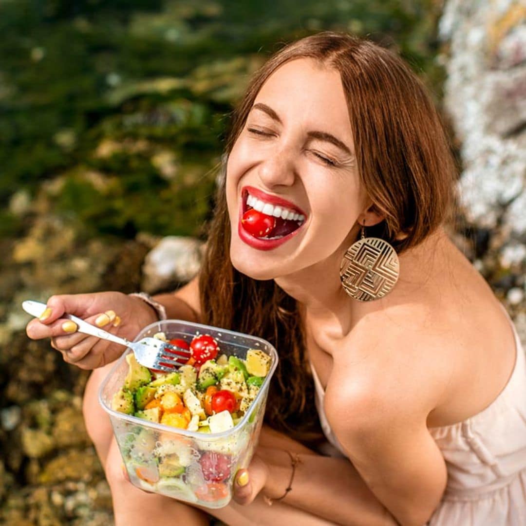 istock chica sol verduras