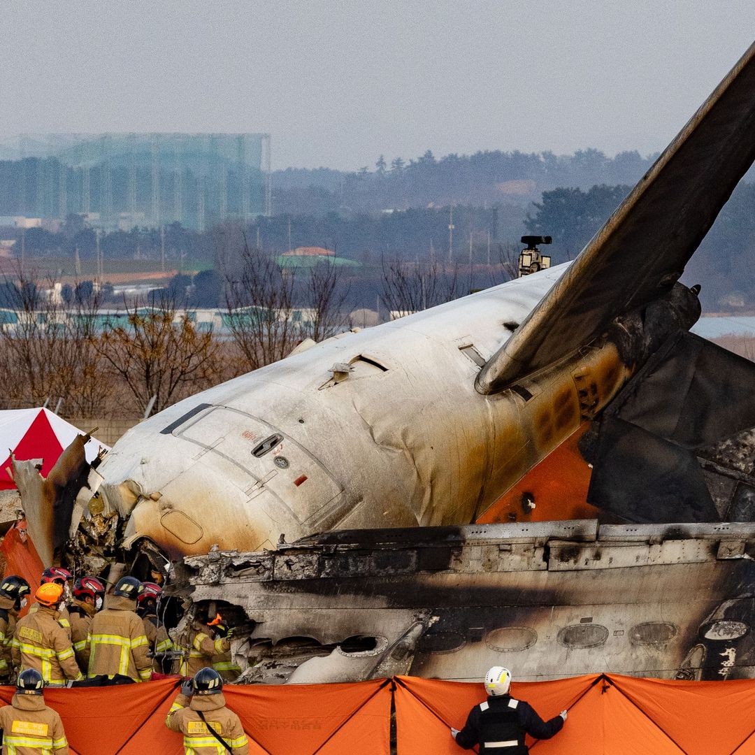 Quiénes son los dos supervivientes del mayor accidente aéreo del año que deja 179 muertos