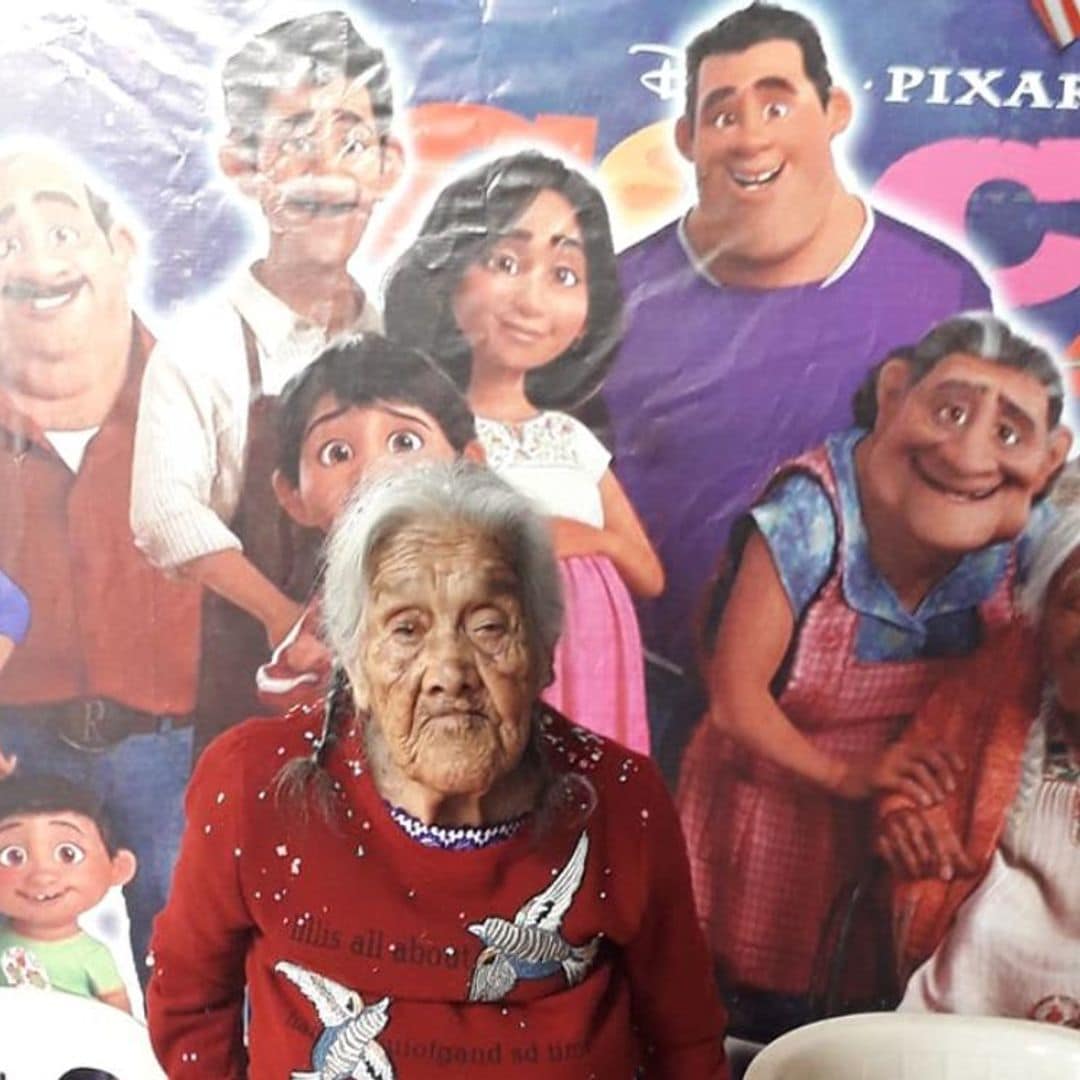 La celebración del 108 cumpleaños de la abuela que inspiró a 'Mamá Coco' (con tarta de Disney personalizada)