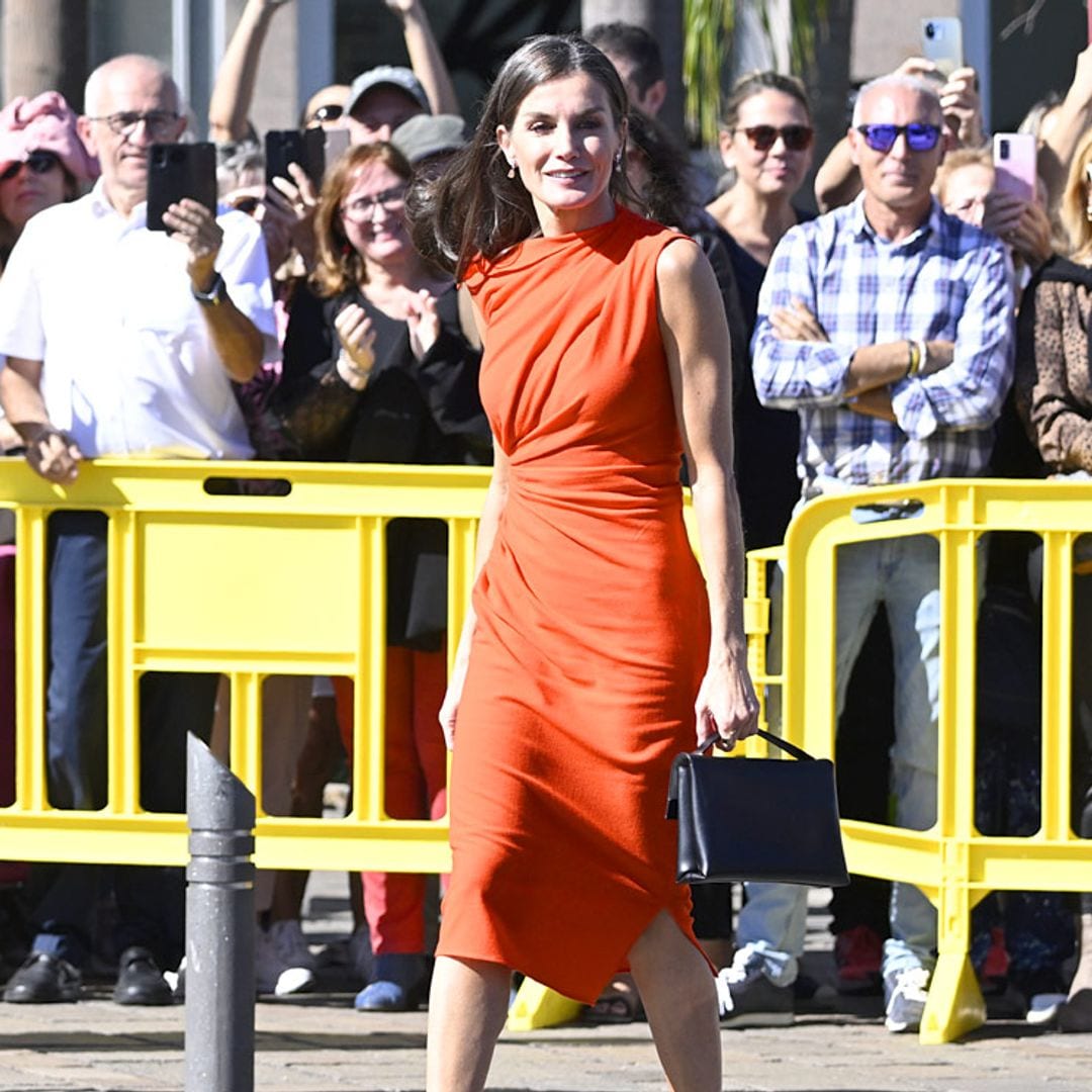 El idilio de la Reina con el vestido exclusivo de Zara que adelantó Marta Ortega