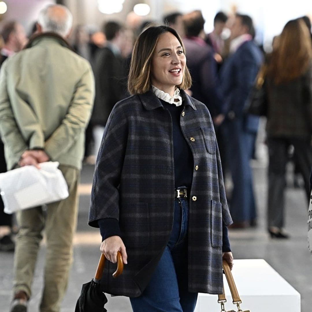 El look de Tamara Falcó con influencia 'Balmoral' es perfecto para estos días lluviosos