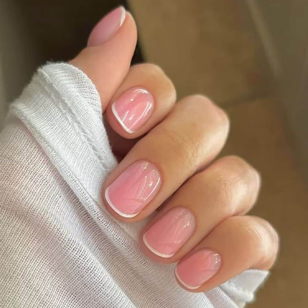 'Glow french': cómo conseguir la manicura francesa más minimalista y elegante del momento