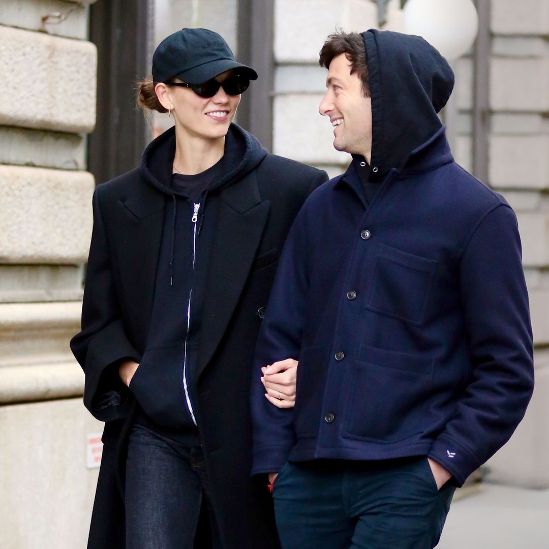 Karlie Kloss y Joshua Kushner sonríen ajenos a la victoria de Donald Trump