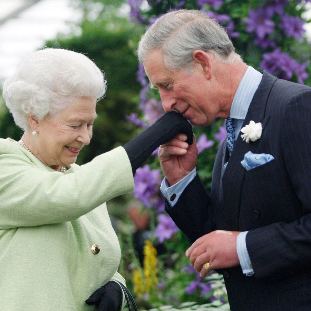 El rey Carlos conmemora el primer aniversario luctuoso de la reina Isabel con una foto inédita