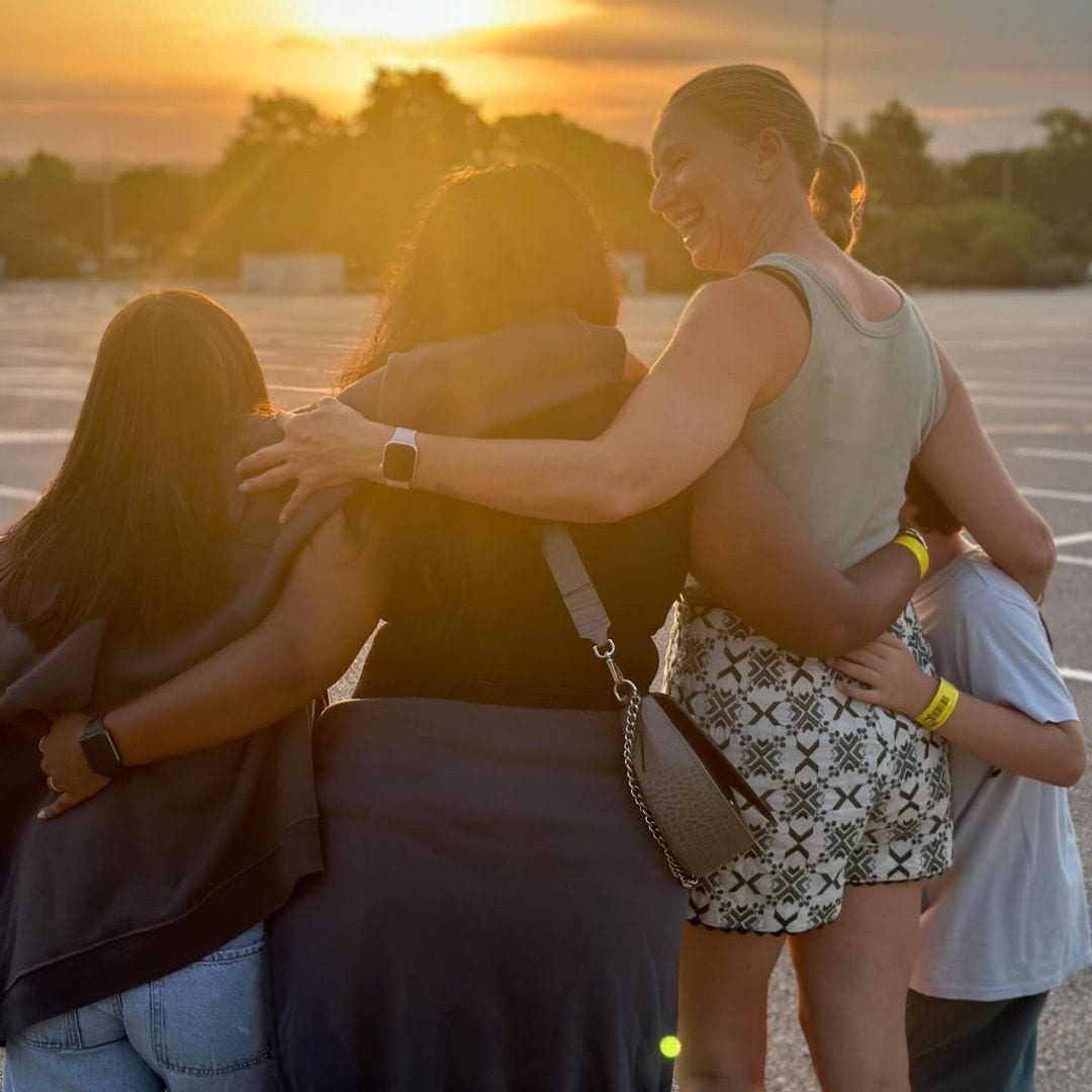 Anne Igartiburu disfruta del verano con sus tres hijos: 'Gracias por guiarme con un abrazo cuando estoy perdida'