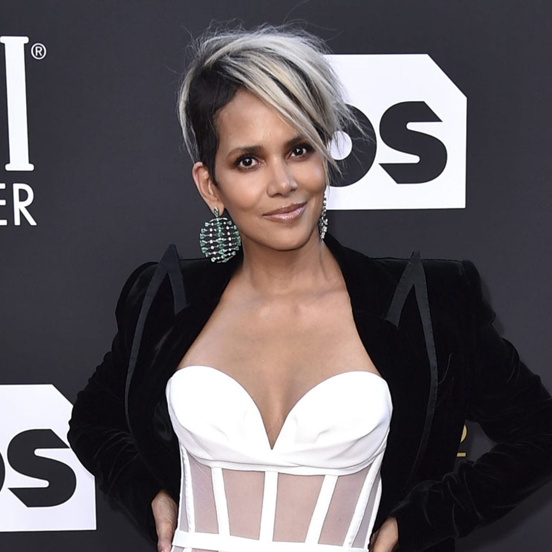 Halle Berry, la actriz de los cambios de look más atrevidos, estrena corte 'bixie' y canas