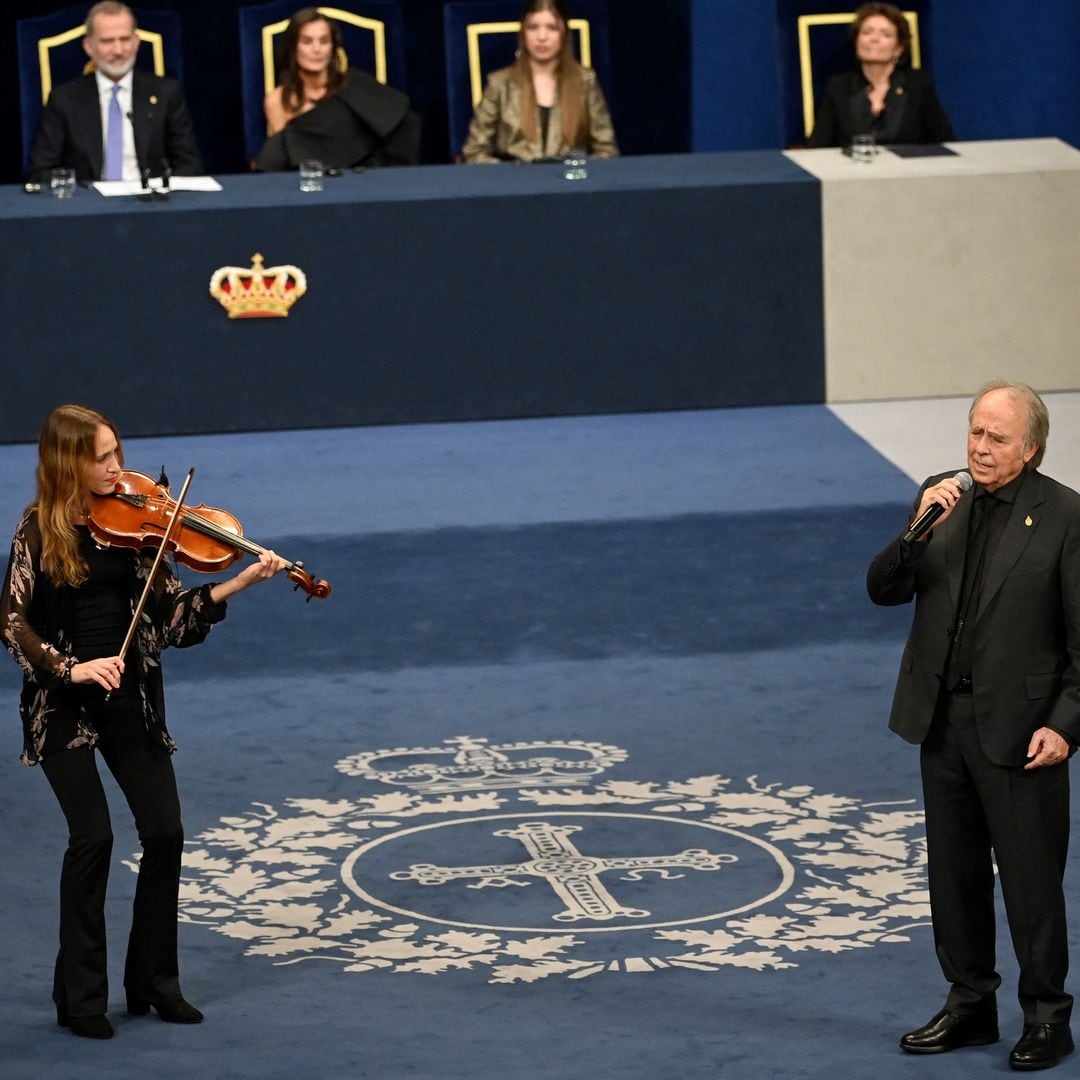 Así ha sido la emocionante actuación sorpresa de Joan Manuel Serrat en los Premios Princesa de Asturias