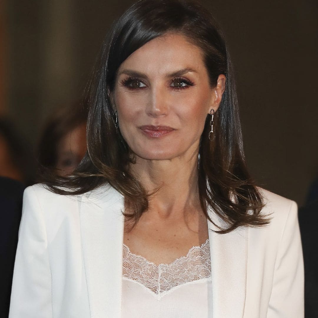 Once básicos que definen el estilo de entretiempo de doña Letizia