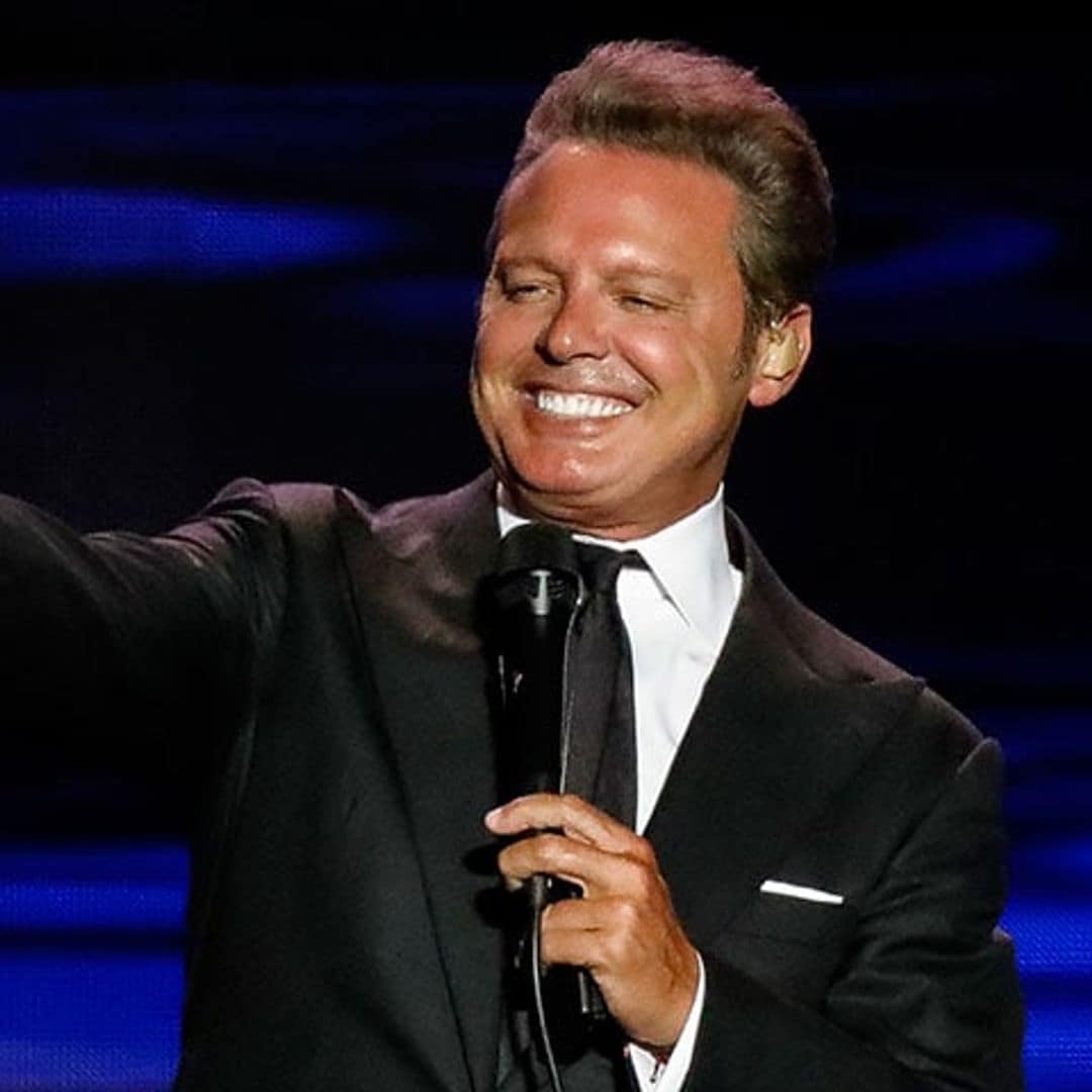 ¿Quién dijo crisis? Luis Miguel reaparece tan galante como siempre