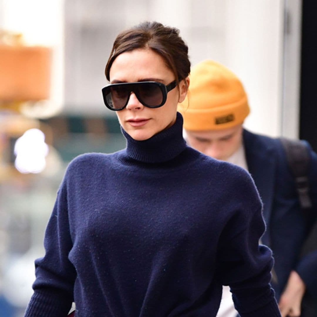 Hay una razón por la que Victoria Beckham lleva el bolso como las nórdicas