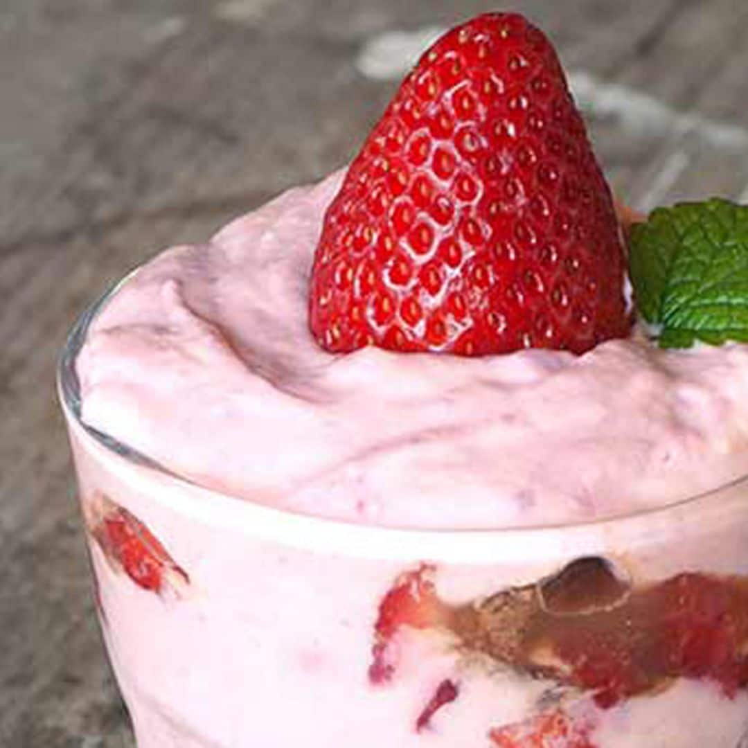 Mousse de fresas con galletas de chocolate