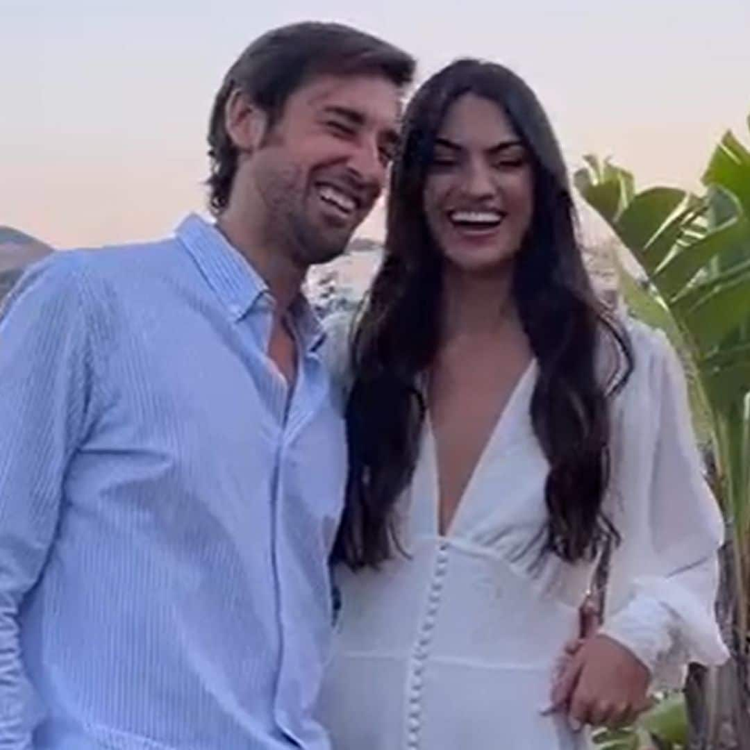 A la puesta de sol y con sus mejores amigos: Marta Lozano y Lorenzo Remohi celebran su preboda