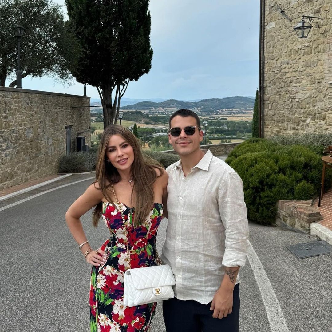 Sofía Vergara disfruta de unas vacaciones de ensueño en Italia con su hijo y su novio