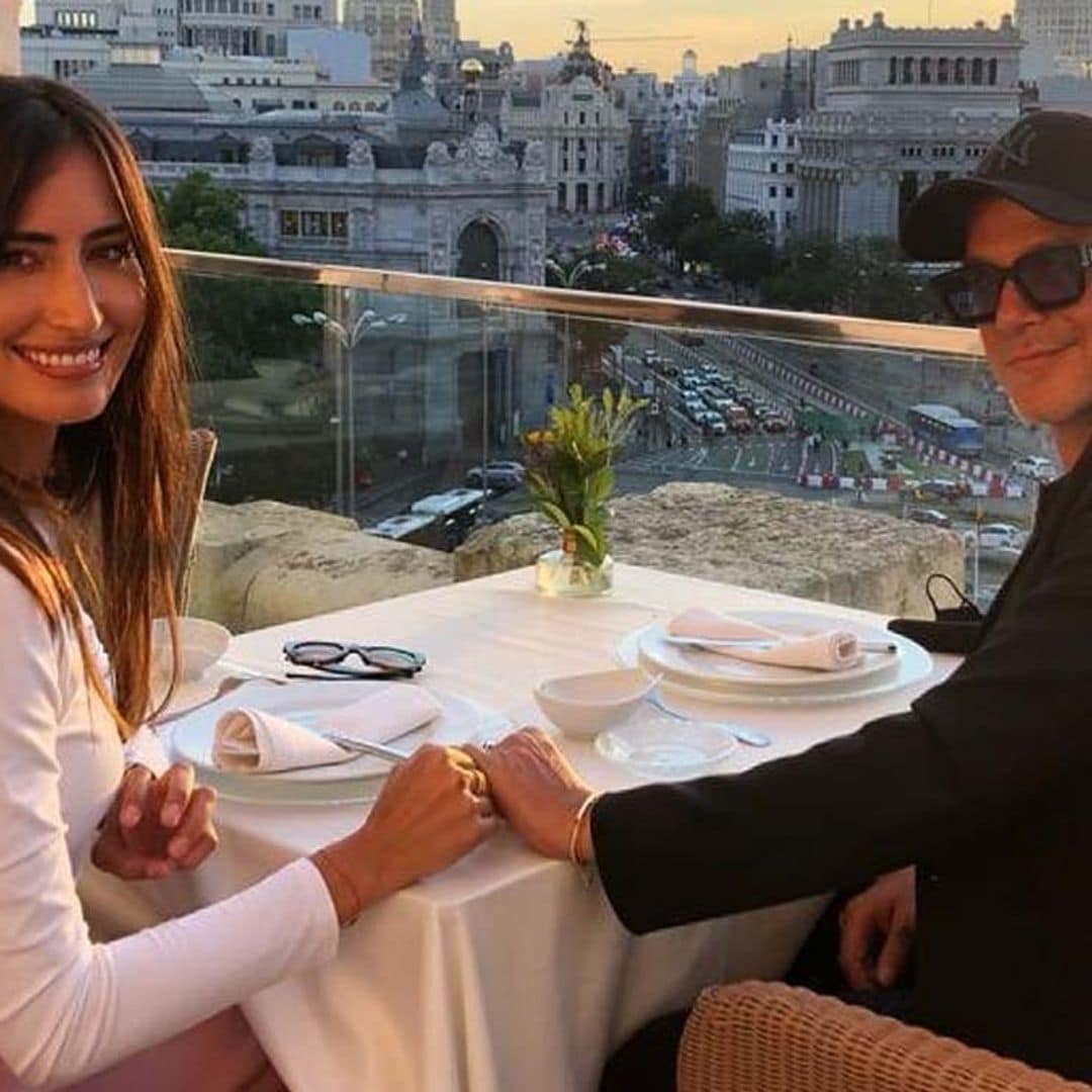 ¡Qué romántico! Alejandro Sanz y Rachel Valdés disfrutan de un atardecer mágico desde las alturas