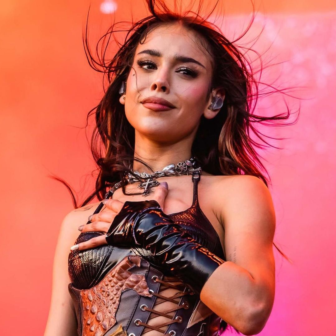 Danna Paola rompe en llanto en pleno escenario y admite: ‘Era muy tóxica conmigo misma’