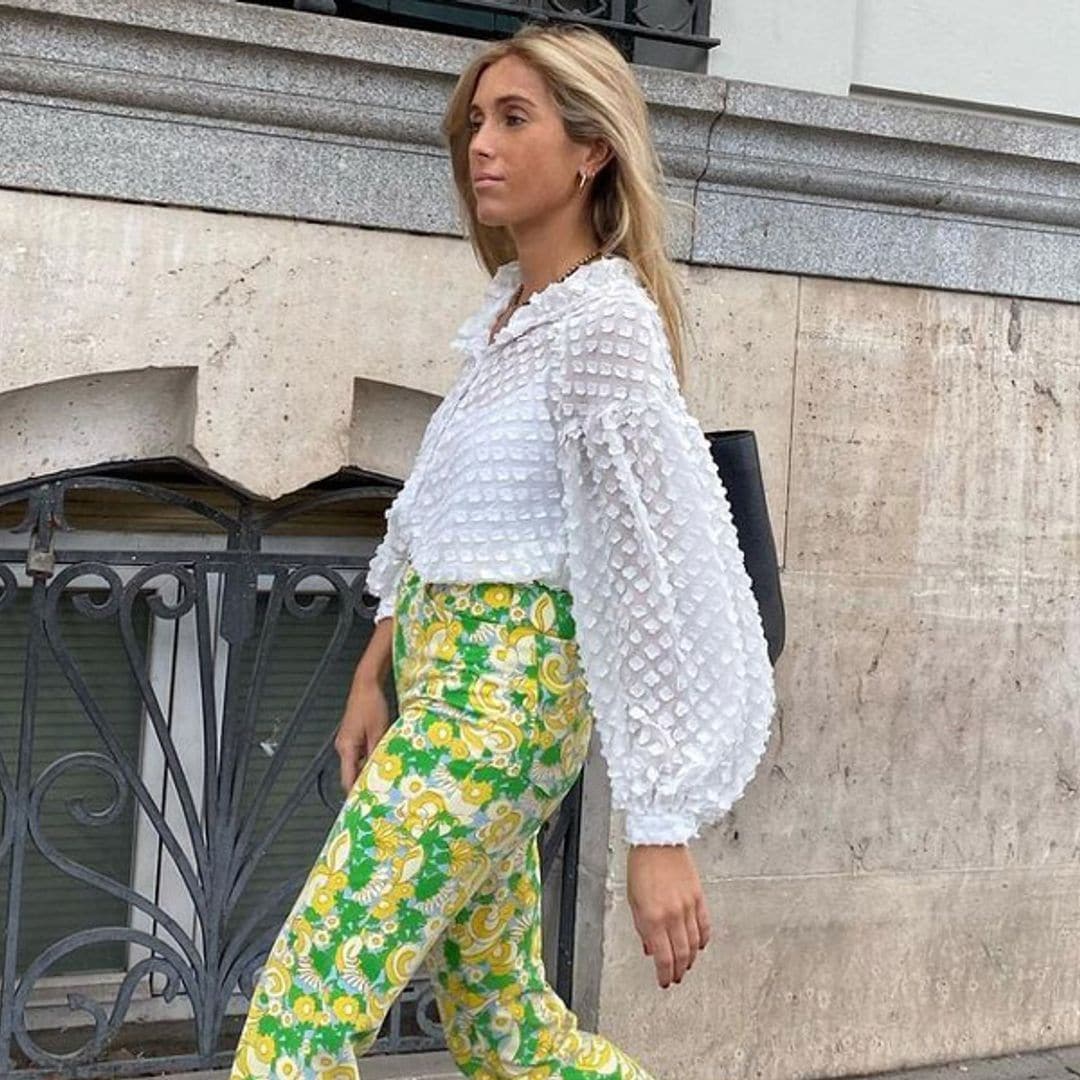 Estos pantalones de primavera no son vaqueros pero quedan genial con zapatillas