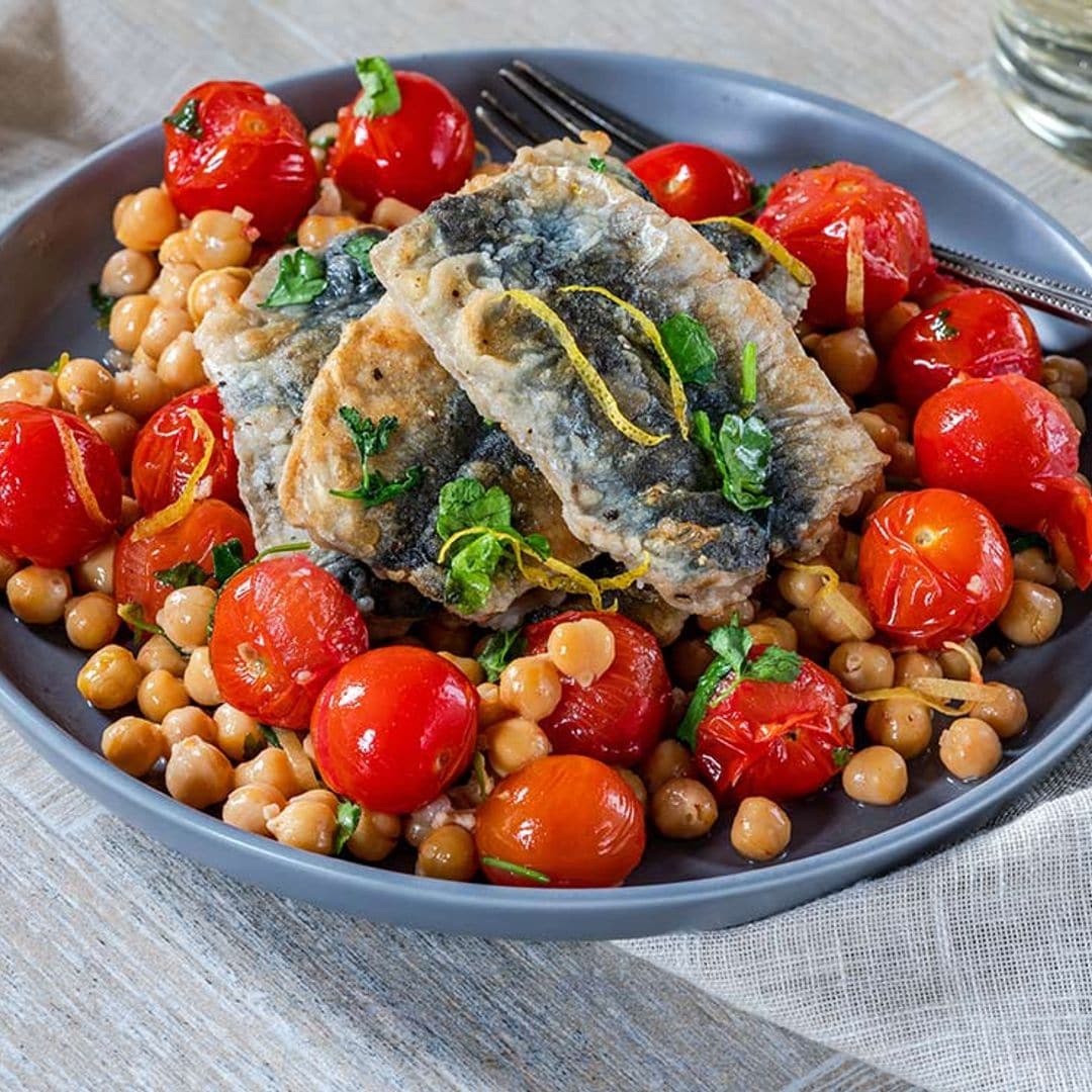 Ensalada de garbanzos con sardinas y tomates