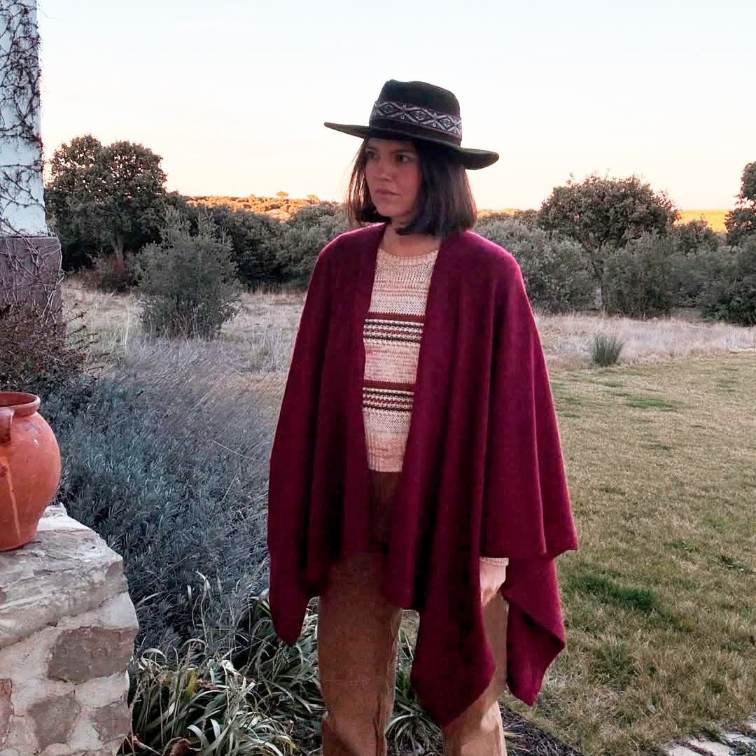 Isabelle Junot nos inspira con su conjunto campestre y el accesorio 'boho' favorito de Sara Carbonero