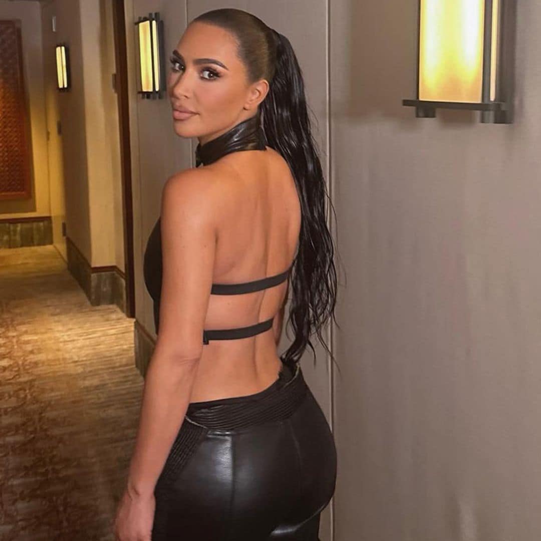 La inexplicable elección de Kim Kardashian: vestir de cuero con 45 grados de temperatura