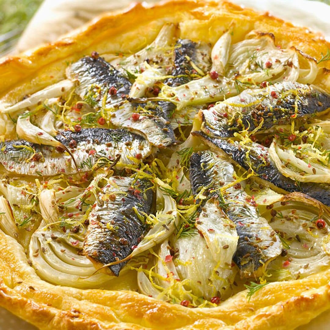 Tarta salada de hojaldre con sardinas, hinojo y limón