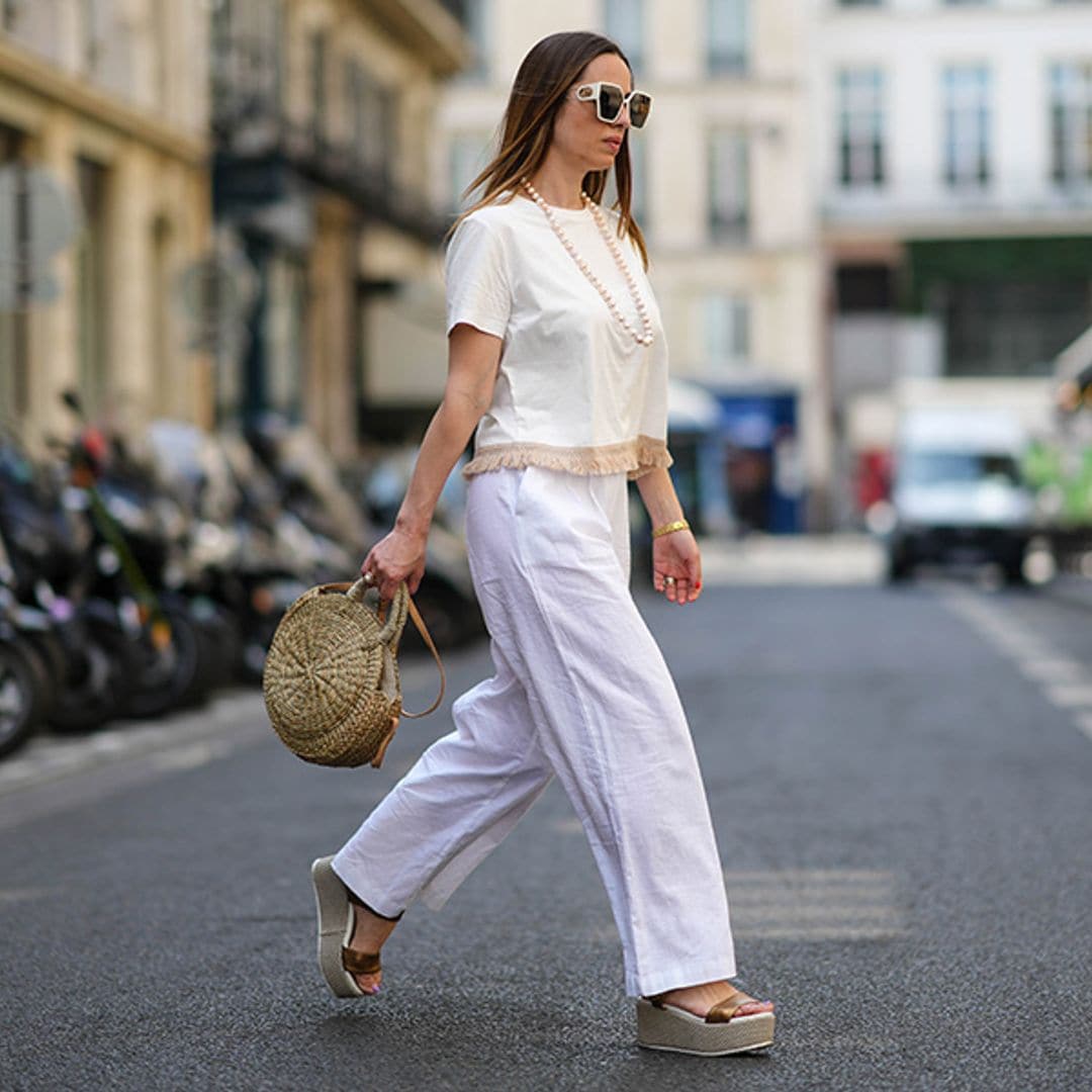 Las chicas que siempre visten de blanco en verano apuestan por estas prendas que no pasan de moda