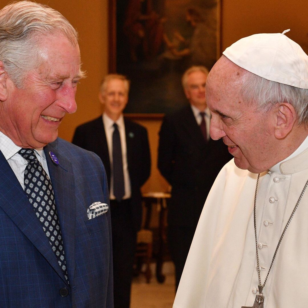 El Papa Francisco hace un regalo a título personal al rey Carlos III para su coronación