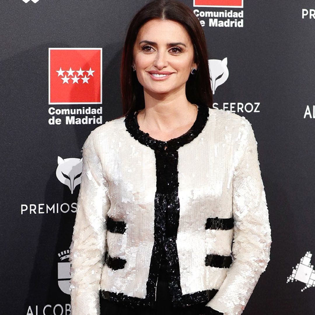 Penélope Cruz marca la diferencia y se atreve con una fabulosa 'chaqueta-joya'