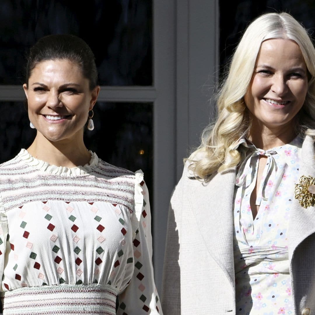 Victoria de Suecia y Mette Marit, dos princesas con vestidos primaverales y taconazos