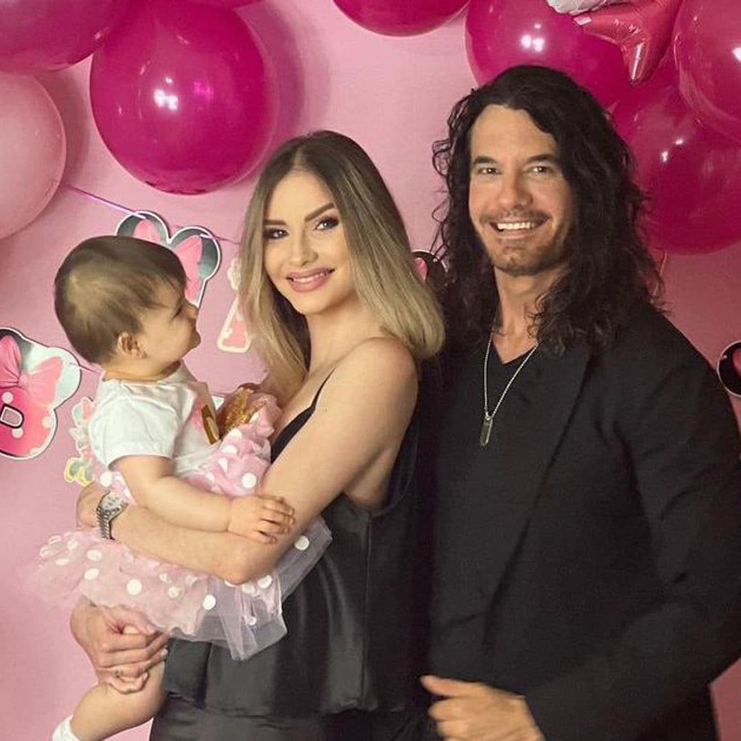 Mario Cimarro y Bronislava Gregusová celebran el primer año de su bebé, Brianna