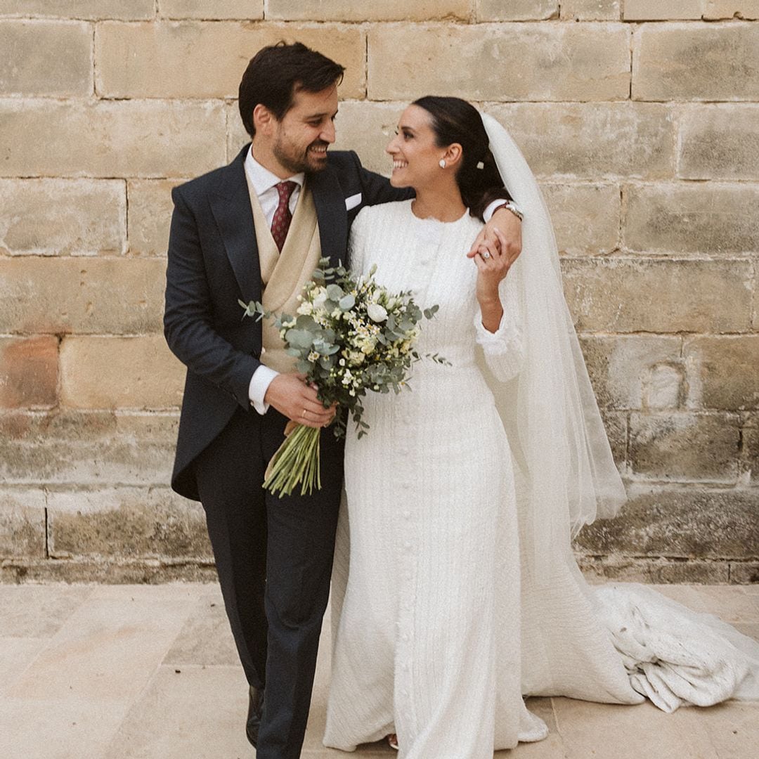 La boda en Baeza de Mariló: una novia velada, con vestido de 'tweed' y un segundo look lencero