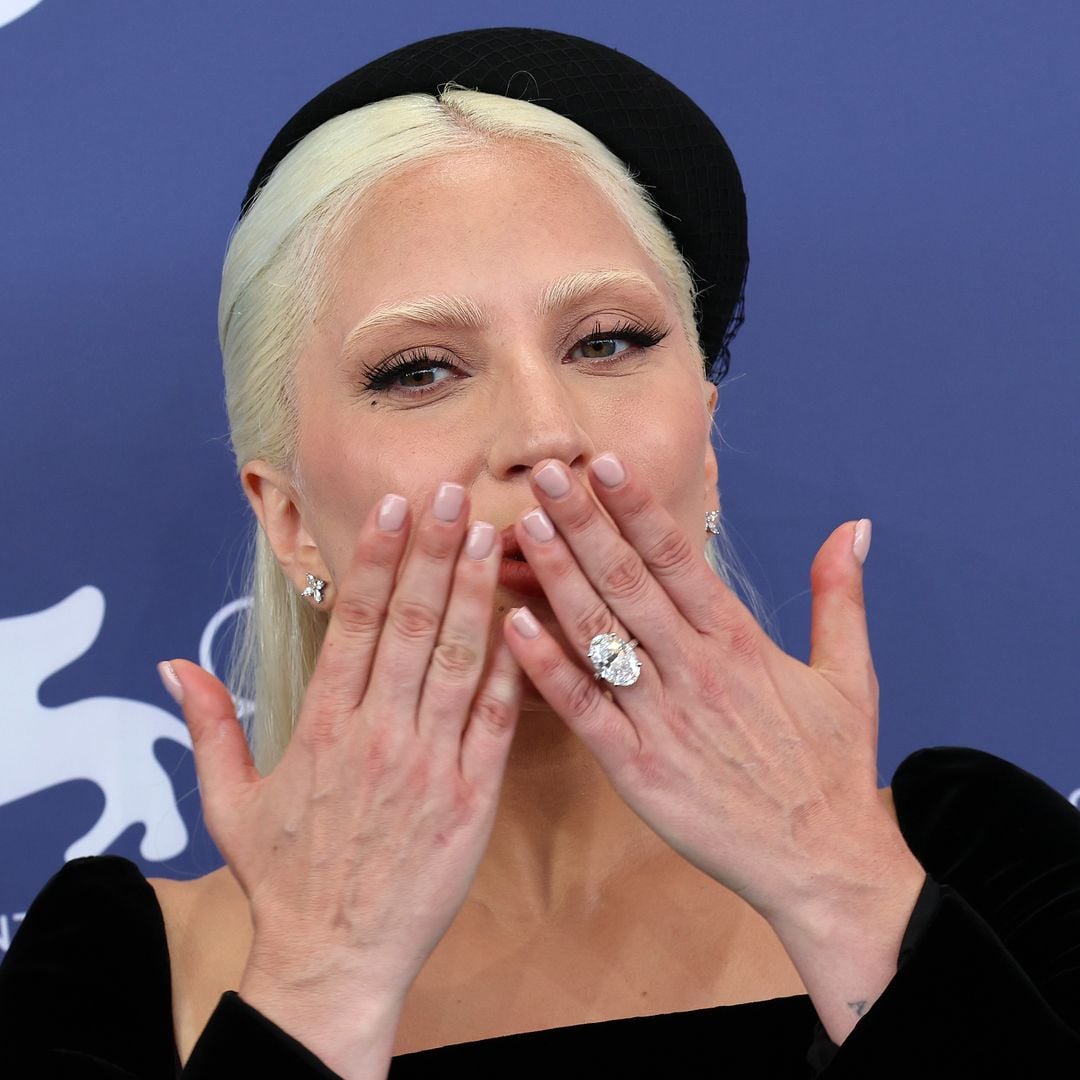 Todos los detalles del impresionante anillo de compromiso de Lady Gaga