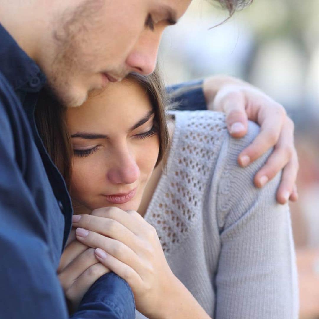 mujer triste pareja